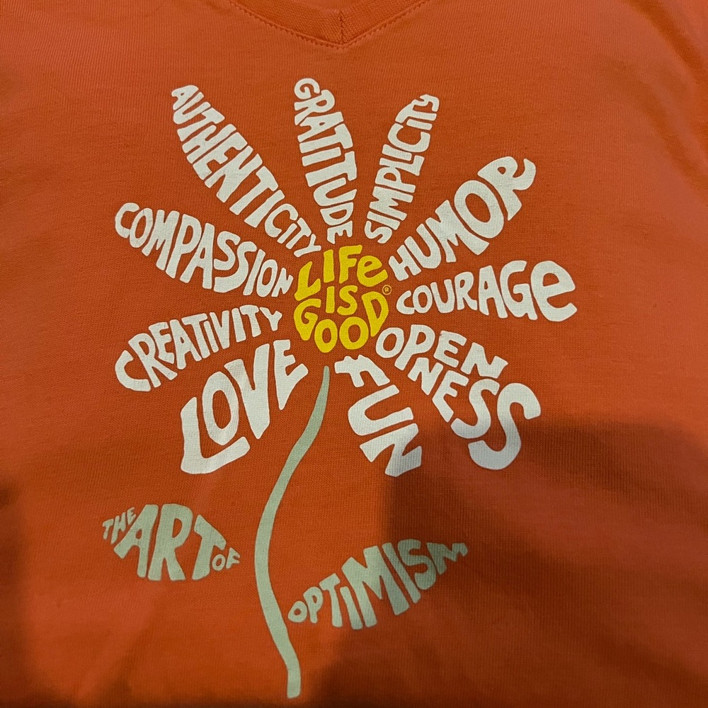Life is Good t-shirt with daisy words. XL